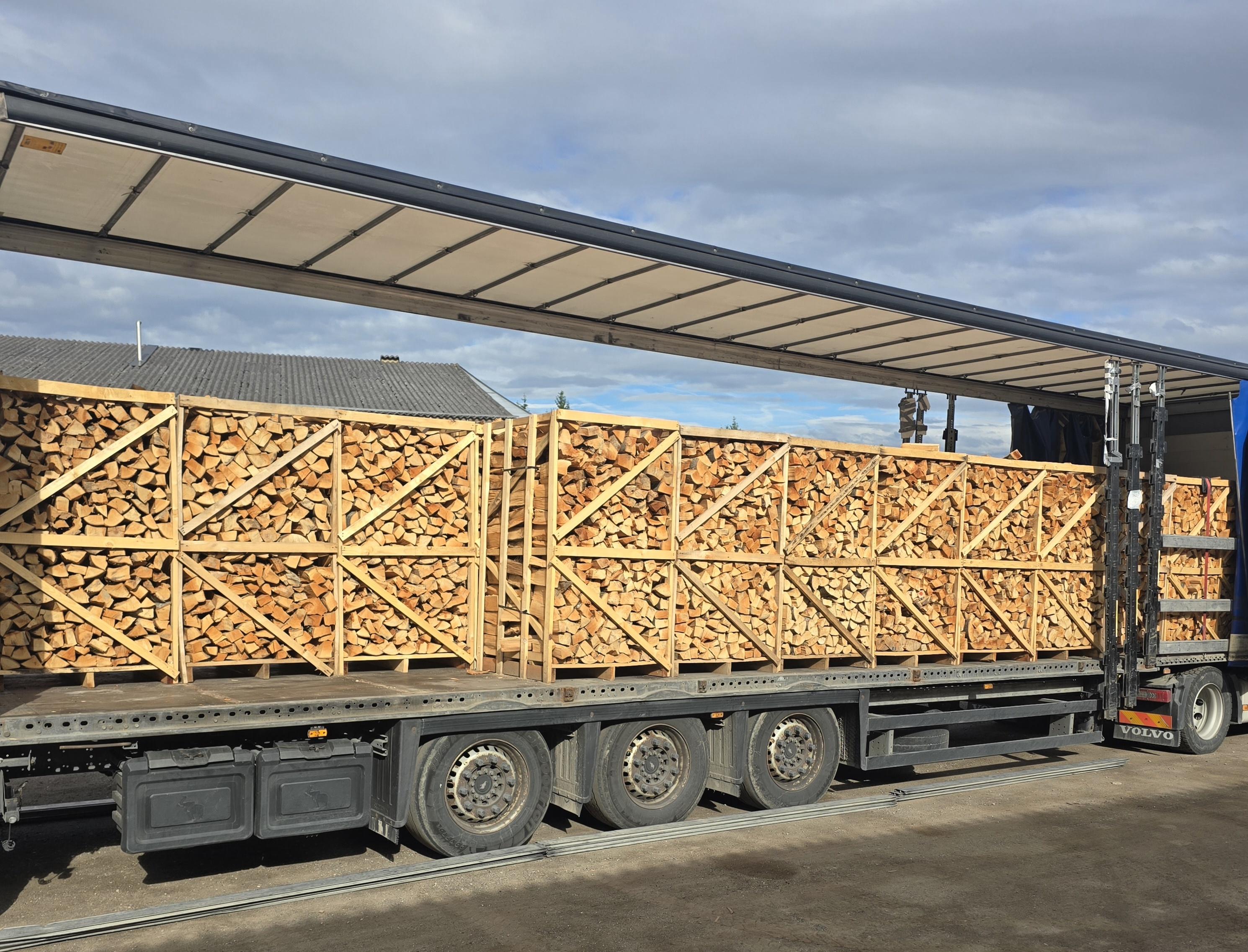 Brennholz-Transport per LKW